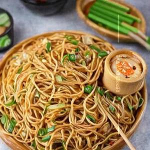 Butter Garlic Hakka Noodles