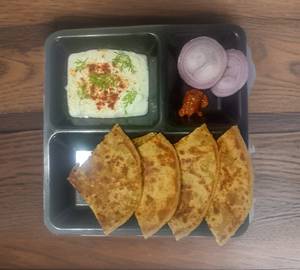 Aloo paratha with curd and pickle (7")