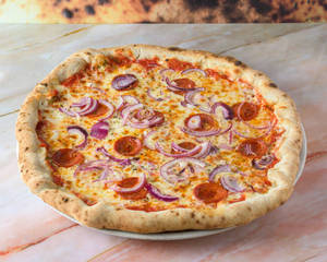 Blazing Onion & Paprika Pizza