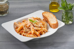 Arrabiata Chicken Pasta [350 Gms]