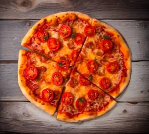 Tomato pizza