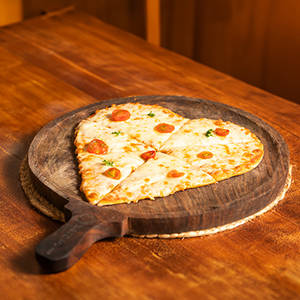 Cheesy Margherita Pizza