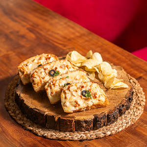 Chicken Keema Garlic Bread