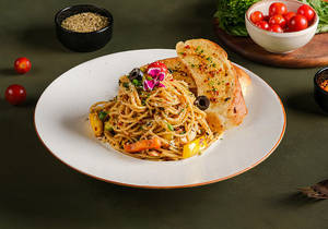 Veg Aglio Olio Peperercino Pasta