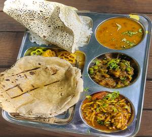 Gujrati thali 5 roti sabji dal rice chas papad