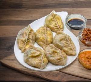 Veg Momos [10 Pieces]