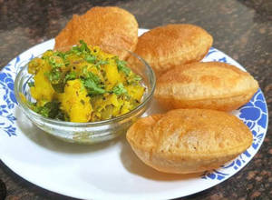 Poori (4pc) + Sabji