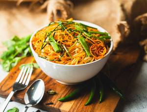 Schezwan noodles  [veg]