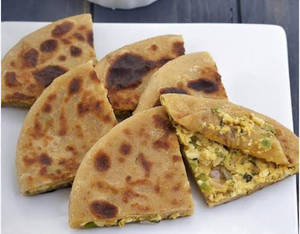Tawa Paneer Paratha (2pc)+ Curd+ Pickle