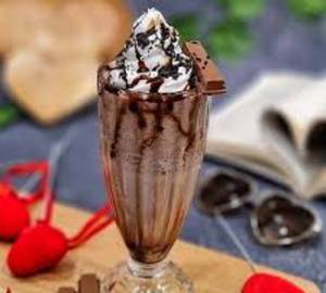 Kitkat shake with ice cream