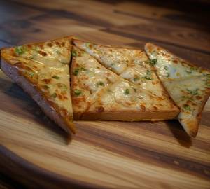 Cheese Chilly Garlic Toast [210 grams]