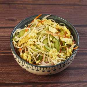Egg Hakka Noodles