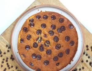 Vanilla Pound Cake With Chocochip Teacake (500 Gm)