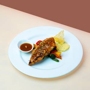 Grilled Chicken Breast With Mashed Potato And Mushroom Sauce (Large Plates)