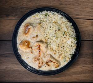 Chicken In White Butter Sauce With Herbs Rice