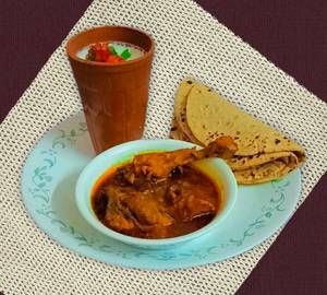 Chicken Gravy [Full, 3 Pieces, 300 G] With Sweet Lassi [200 Ml] And 5 Roti