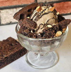 Brownie Delight Waffle Sundae