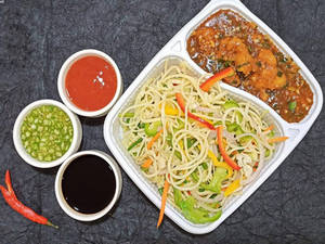 Veg Noodles With Gobi Manchurian
