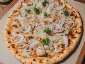 Chicken Onion Pizza