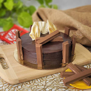Kit Kat Chocolate Cake (550g)