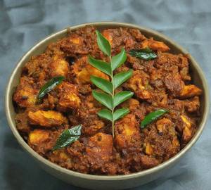 Pichi Potta Kozhi Varuval (Shredded Chicken Fry)