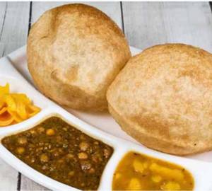 Amritsari Chole With 4 Poori