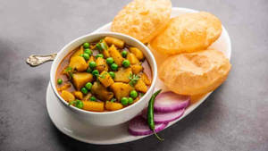 Luchi Aloo Dum [3 Luchi + 250 Grams Aloo Dum]