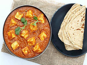 2 Pc Roti With Paneer Makhani