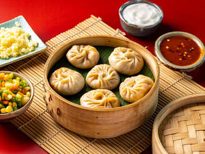 Veg Pizza Steamed Momos (6 Pcs)