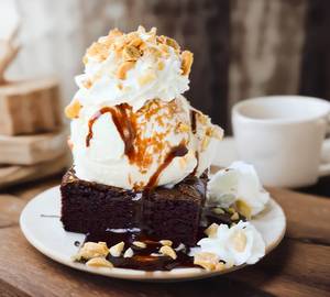 BrownieSundae Vanilla Ice Cream
