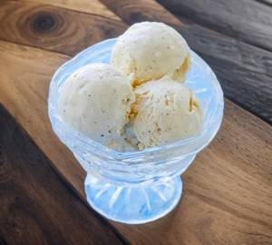 Vanilla Cup Cake Sundae