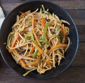 Hakka noodles veg
