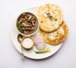 Chole Kulcha [2pc]