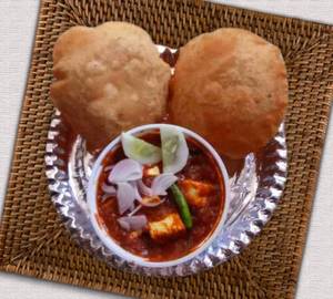7 poori with paneer sabji