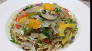Veg Noodles With Gravy