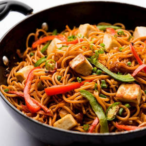 Paneer schezwan noodles