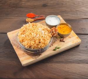 Hyderabadi Chicken Dum Biryani [For 1  Person]