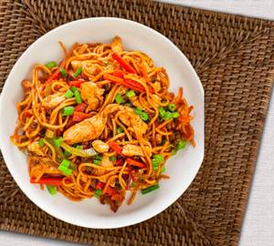 Hakka noodles chicken
