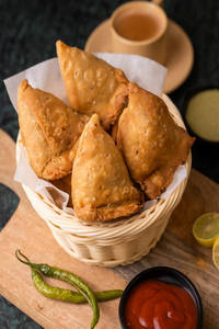 Mushroom Samosa ( 2 Pcs )
