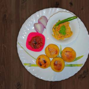 Litti chokha 4 pcs with Home-made tomato pickle