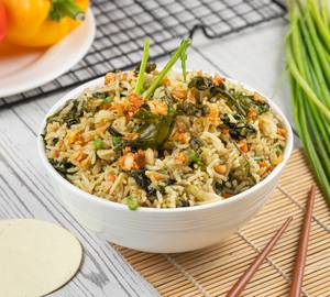 Burnt Garlic And Spinach Fried Rice