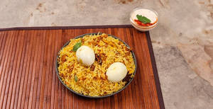 Egg Hyderabadi Biryani+raita