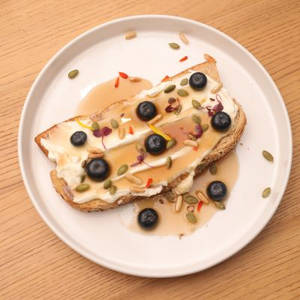 Mascarpone-fresh Blueberries Honey
