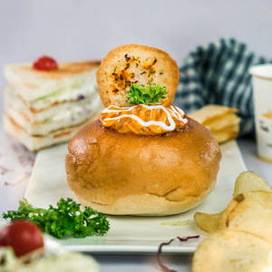 Mushroom Masala Bunny Chow