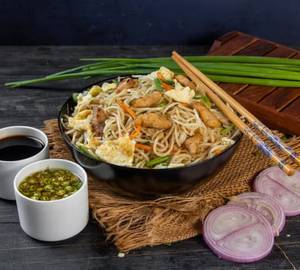 Chicken Noodles With Chicken Egg Roll+ Chicken Soup [500Ml]