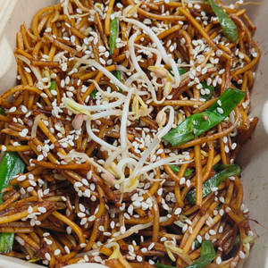 Cantonese Soy Sauce Noodles (chowmein)
