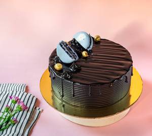 Chocolate macroon noir cake