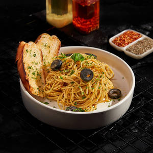 Spaghetti Alio E Olio Pasta