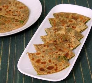 Mooli Paratha With Pickle [2 Pieces]