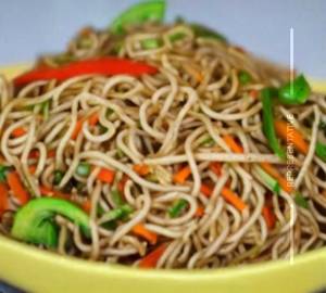 Hakka Noodles With Gravy